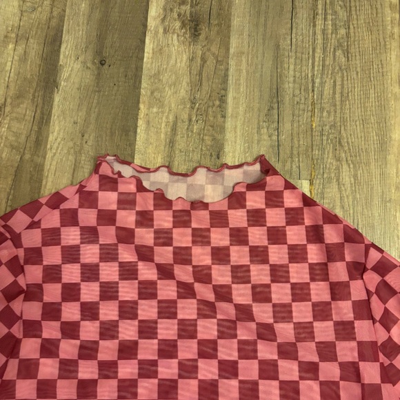 SHEIN Pink Checkered Long Sleeve Top - Picture 2 of 4